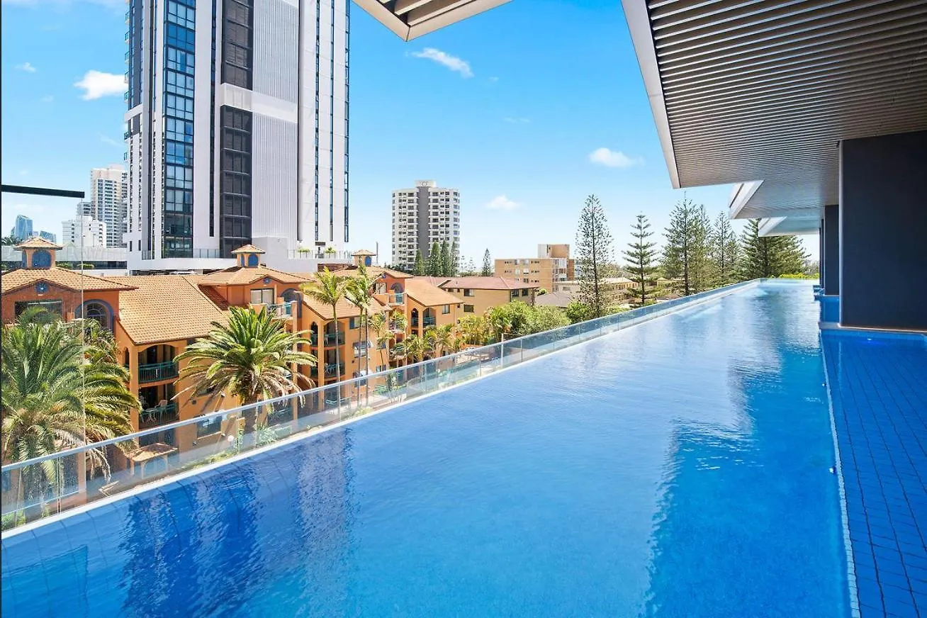 2 Bedroom Ocean-Viewing Apartment Gold Coast