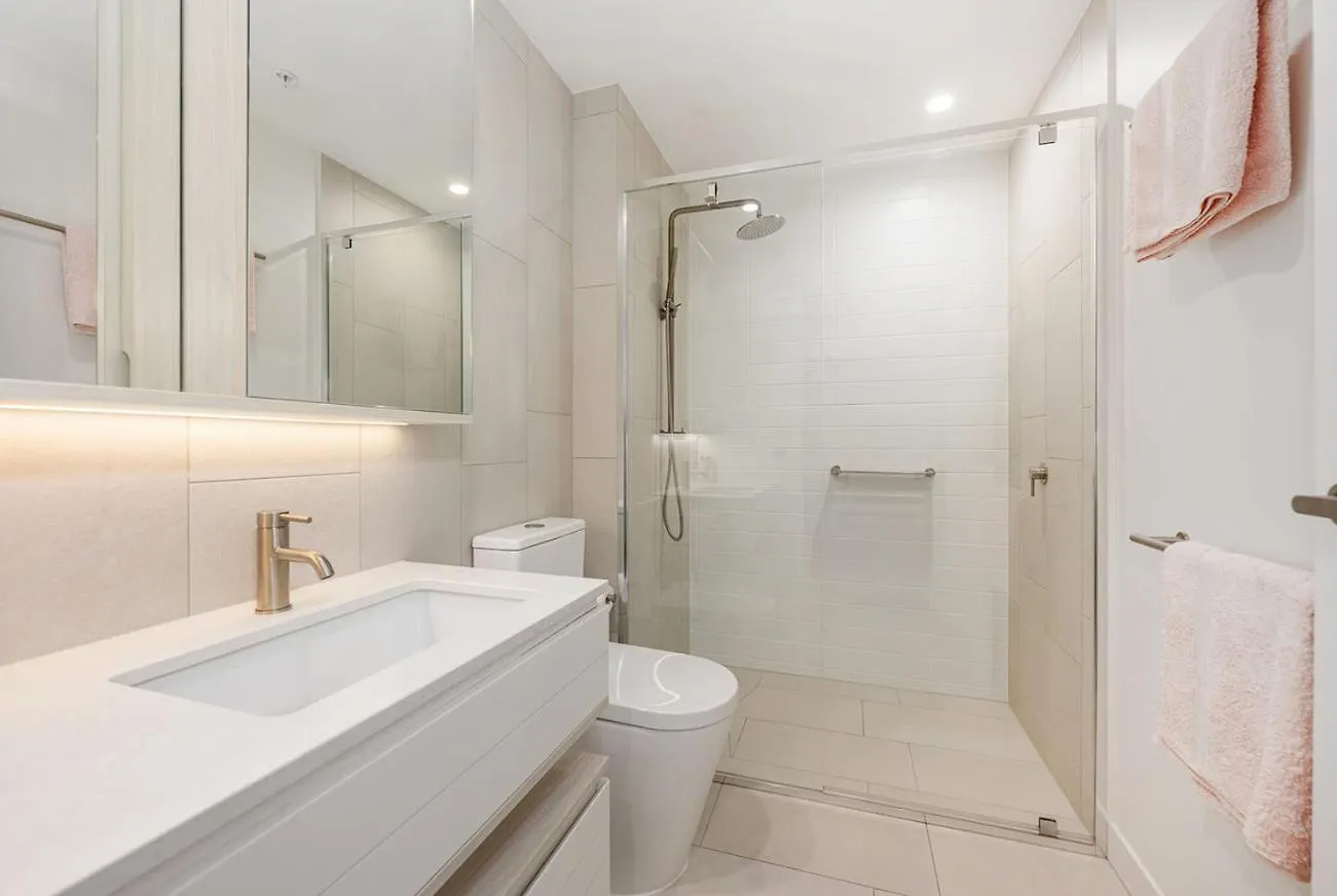 2 Bedroom Ocean-Viewing Apartment Gold Coast 0*,