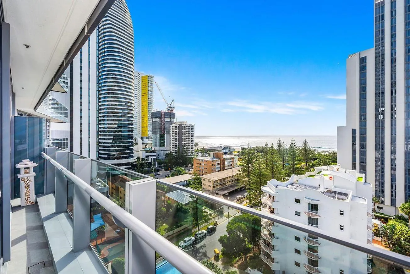 2 Bedroom Ocean-Viewing Apartment Gold Coast