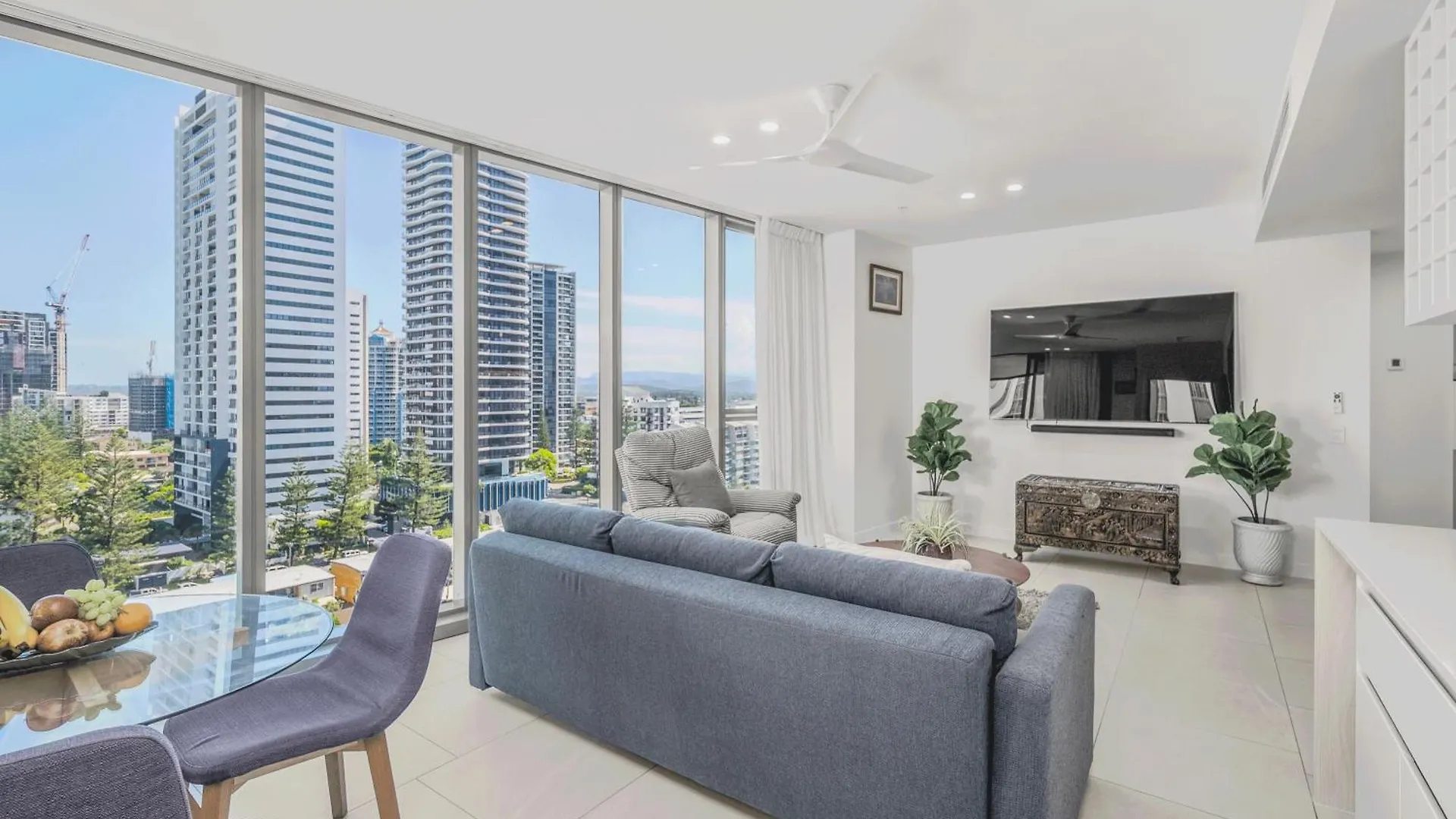 2 Bedroom Ocean-Viewing Apartment Gold Coast