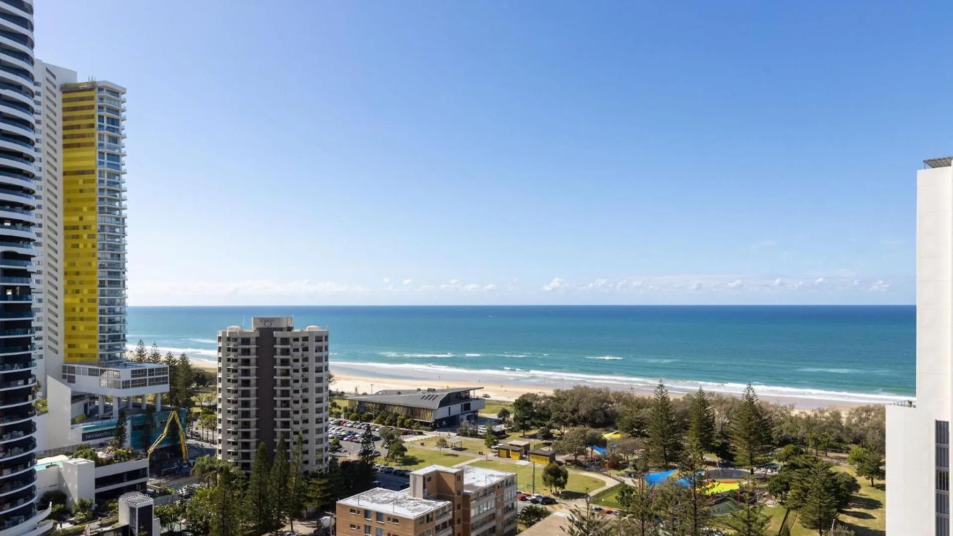 2 Bedroom Ocean-Viewing Apartment Gold Coast