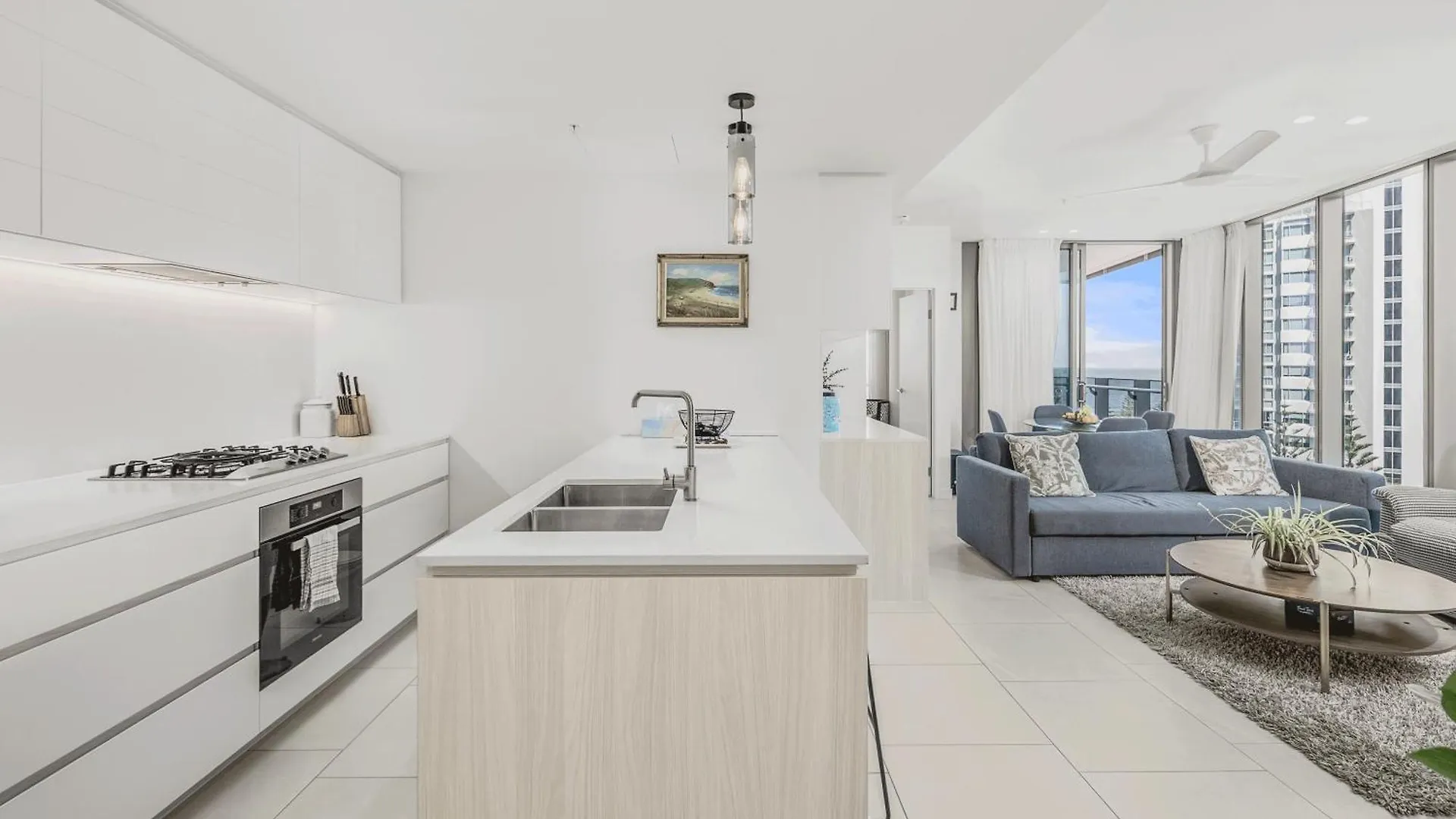 2 Bedroom Ocean-Viewing Apartment Gold Coast